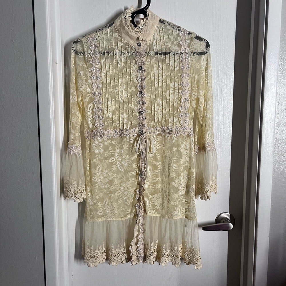 Elegant and Unique Cream Lace Tunic